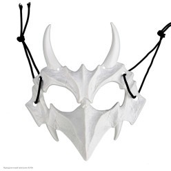 Маска "Череп демона" белая
 (пластик) 17*21 см