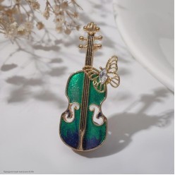 Брошь "Скрипка с бабочкой" (металл, эмаль) 4,8*2 см