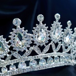 Диадема "Цветы" на ободке (металл, стразы) серебро/прозрачн