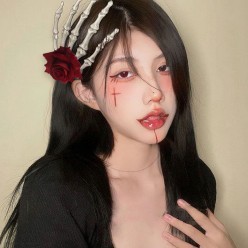 Заколка "Кисть скелета" белая с розой